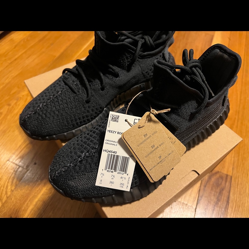 BRAND NEW YEEZY 350 V2 ADIDAS NWT - Picture 1 of 12